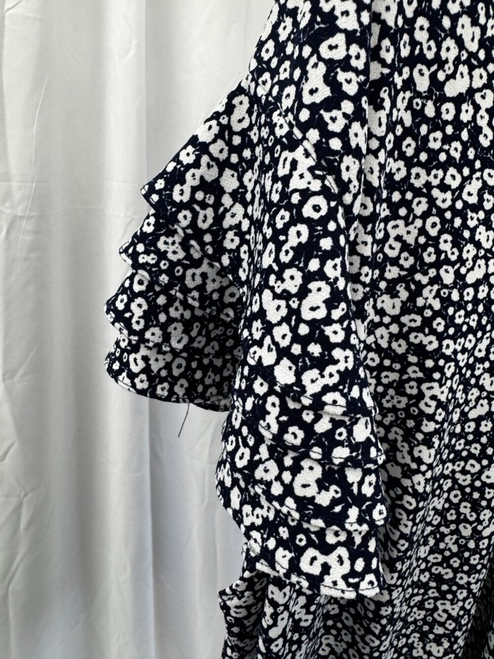 Adrianna Papell Blue Floral Ruffle Cap Sleeve Dressy Tee / Blouse Plus Sz 3X - Picture 3 of 12